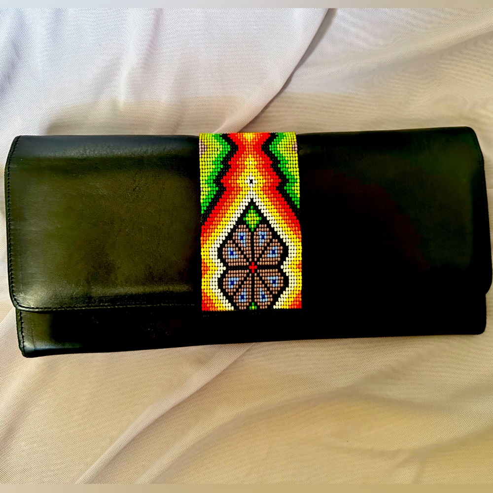 Handbag with huichol details
